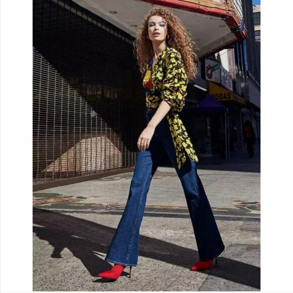 Alice + Olivia Tops - Alice + Olivia Dominica Floral Reversible Tuck-Sleeve Wrap Top Size Medium